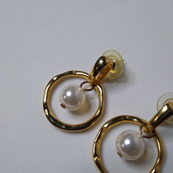 Vintage Metal Circle And Bead Dangle Earrings - Picture 5 of 13